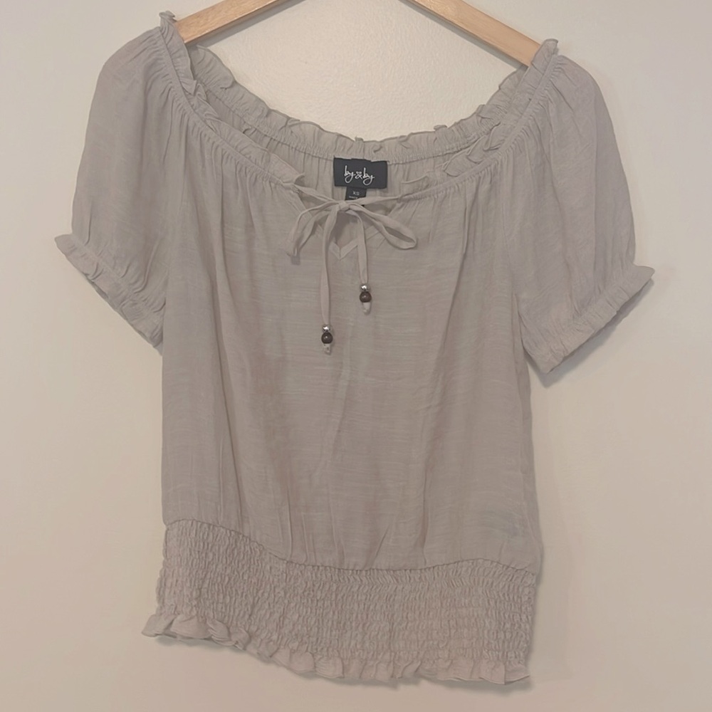 By & by - Juniors XS -Peasant/boho blouse in a stone gray color.